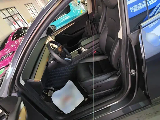 Tesla Model Y — Фото автомобиля 14