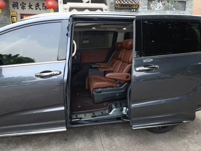 Honda Odyssey 2022 2.0L e:HEV Sharp Supreme Edition — Фото автомобиля 6