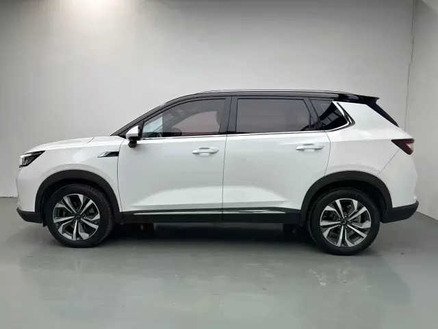 Wuling Asta — Фото автомобиля 3