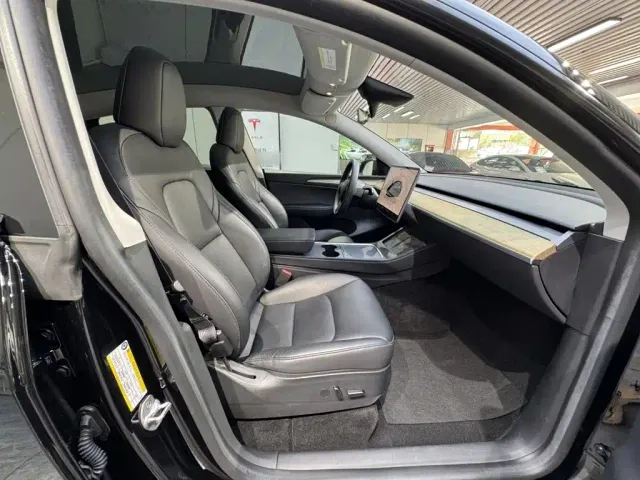 Tesla Model Y — Фото автомобиля 24