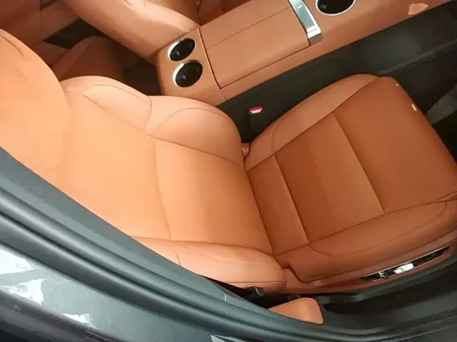 Li Auto L8 — Фото автомобиля 24