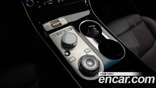 Genesis GV70 — Фото автомобиля 9