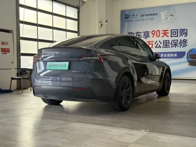 Tesla Model Y — Фото автомобиля 6