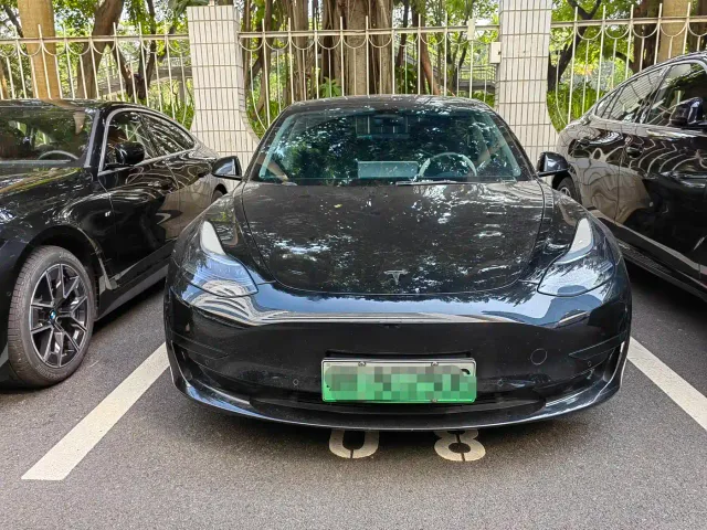 Tesla Model 3 — Фото автомобиля 2