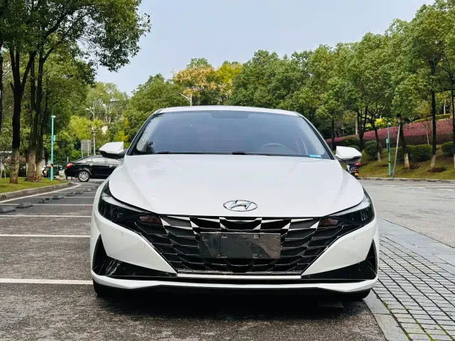 Hyundai Elantra — Фото автомобиля 2