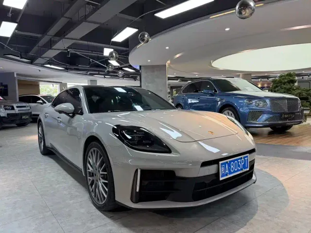 Porsche Panamera — Фото автомобиля 3