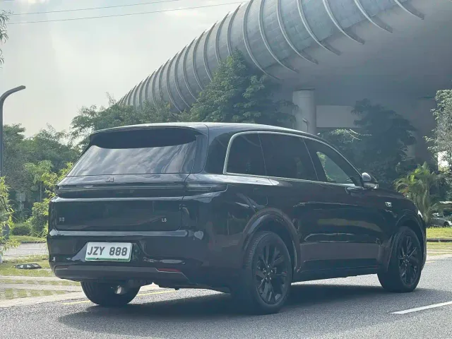 Li Auto L8 — Фото автомобиля 6