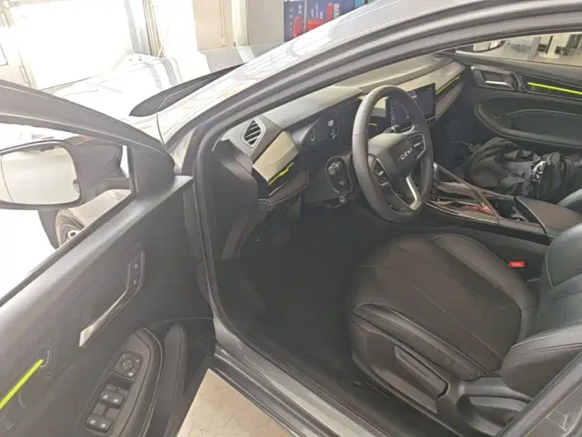 Roewe i5 — Фото автомобиля 15