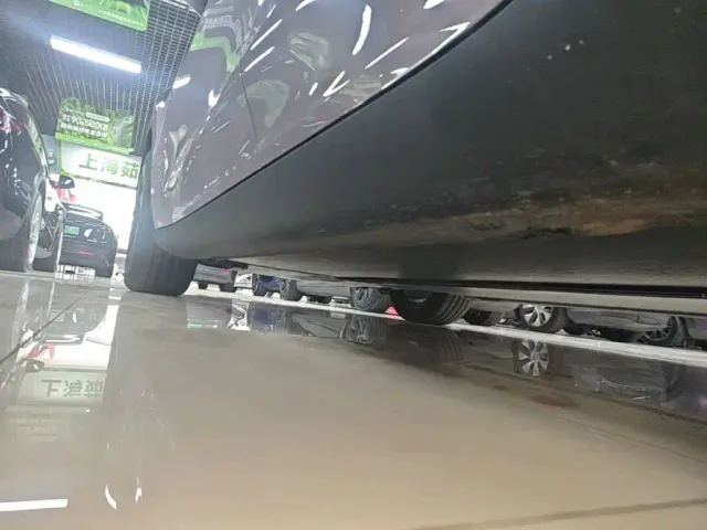 Tesla Model Y — Фото автомобиля 21