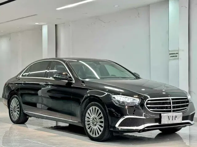Mercedes-Benz E-Class — Фото автомобиля 3