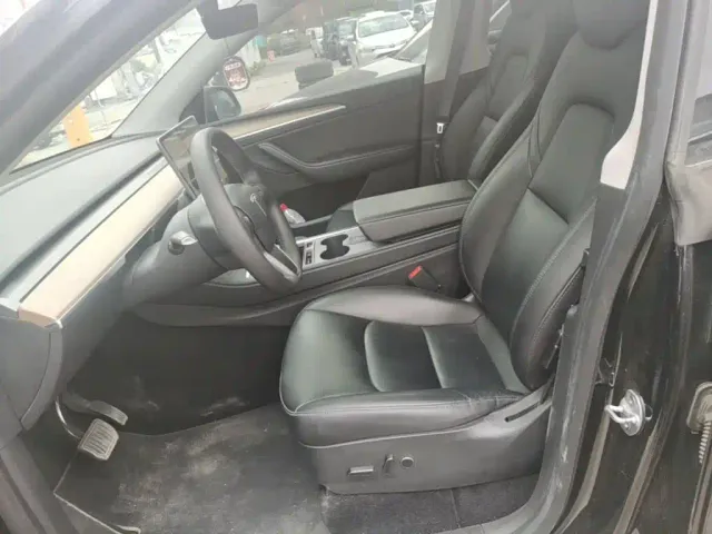 Tesla Model Y — Фото автомобиля 14