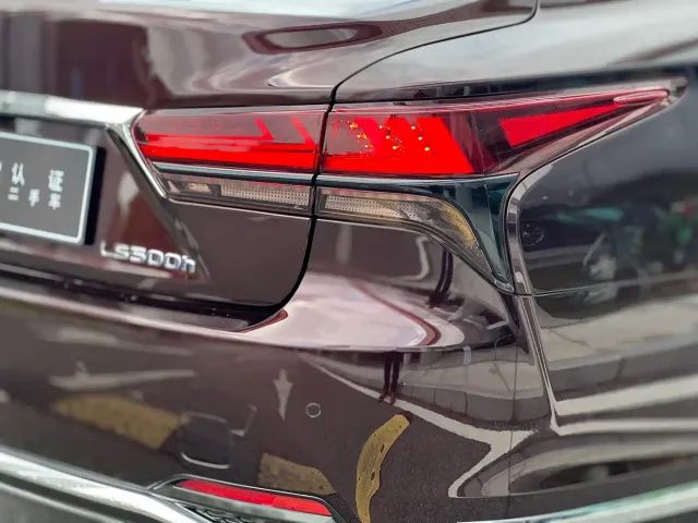 Lexus LS — Фото автомобиля 16