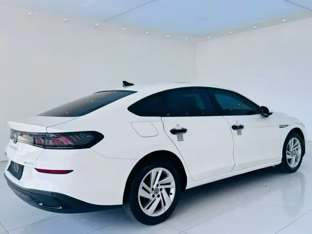 Volkswagen Lamando — Фото автомобиля 8