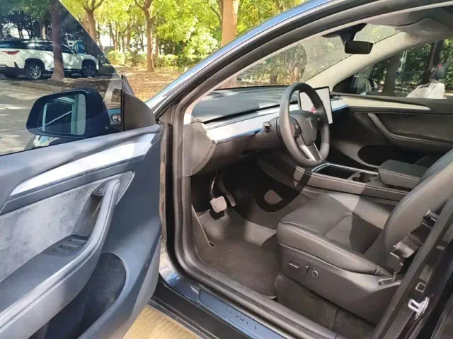 Tesla Model Y — Фото автомобиля 15
