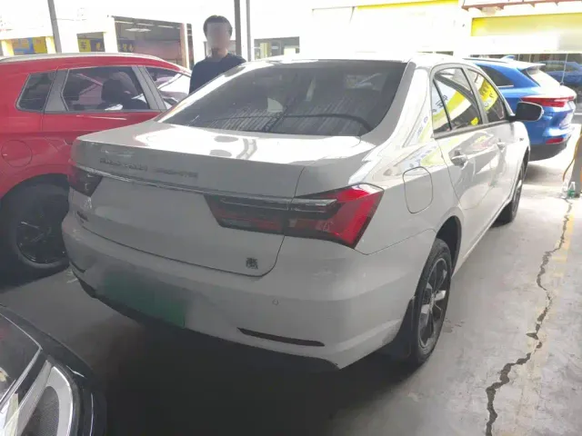 BYD Qin — Фото автомобиля 6