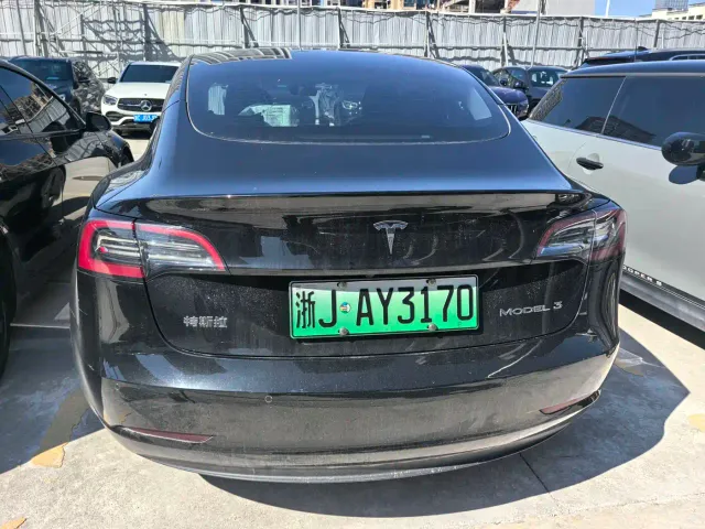 Tesla Model 3 — Фото автомобиля 6