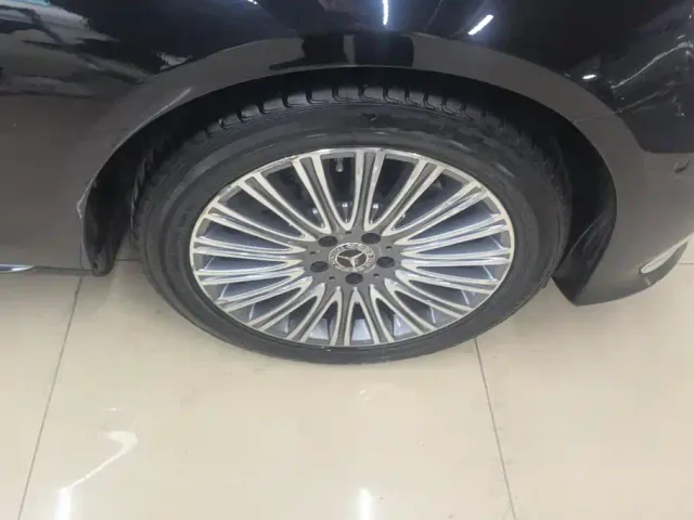 Mercedes-Benz E-Class — Фото автомобиля 6