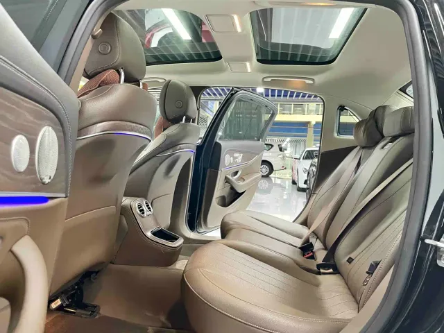 Mercedes-Benz E-Class — Фото автомобиля 7