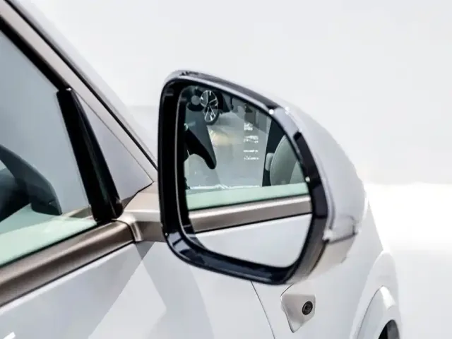Li Auto L9 — Фото автомобиля 10