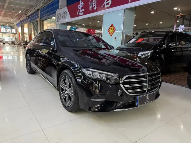 Mercedes-Benz E-Class — Фото автомобиля 3