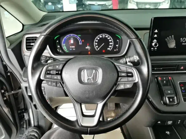 Honda Odyssey 2022 2.0L e:HEV Sharp Supreme Edition — Фото автомобиля 10