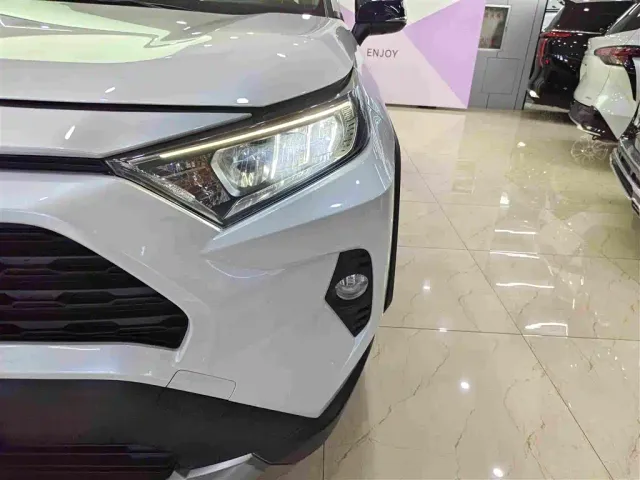 Toyota RAV4 — Фото автомобиля 11