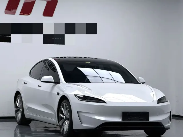 Tesla Model 3 — Фото автомобиля 3