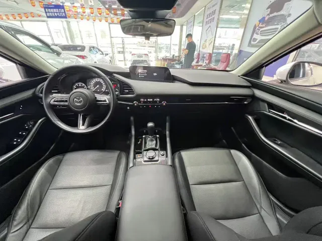 Mazda Axela — Фото автомобиля 9