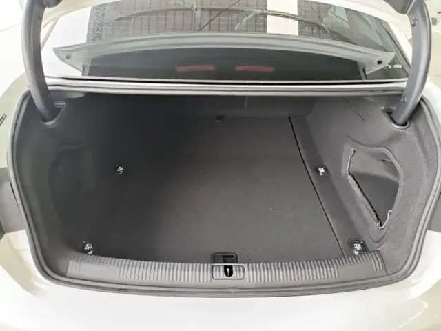 Audi A4L — Фото автомобиля 18