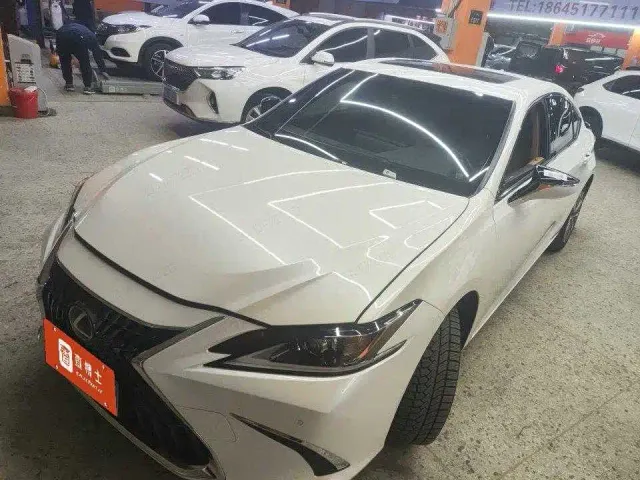 Фотография автомобиля — Lexus ES