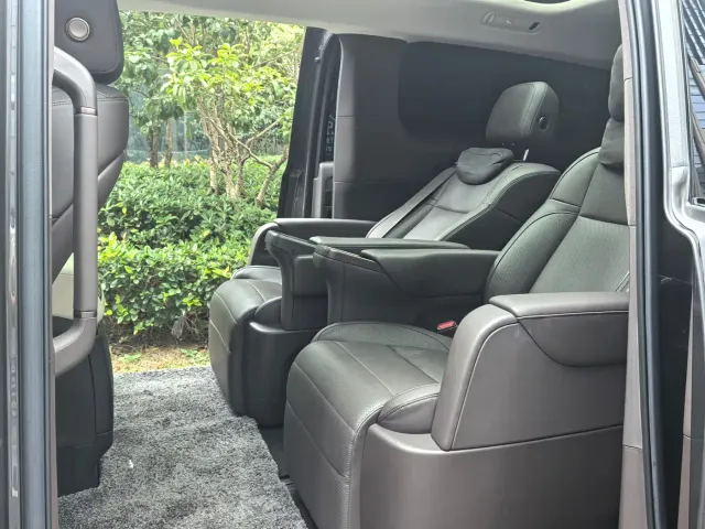 Li Auto MEGA — Фото автомобиля 10