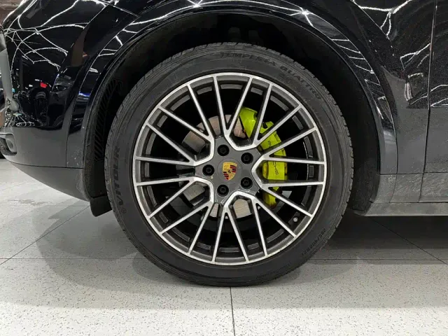 Porsche Cayenne — Фото автомобиля 3
