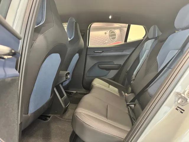 Volvo EX30 — Фото автомобиля 8