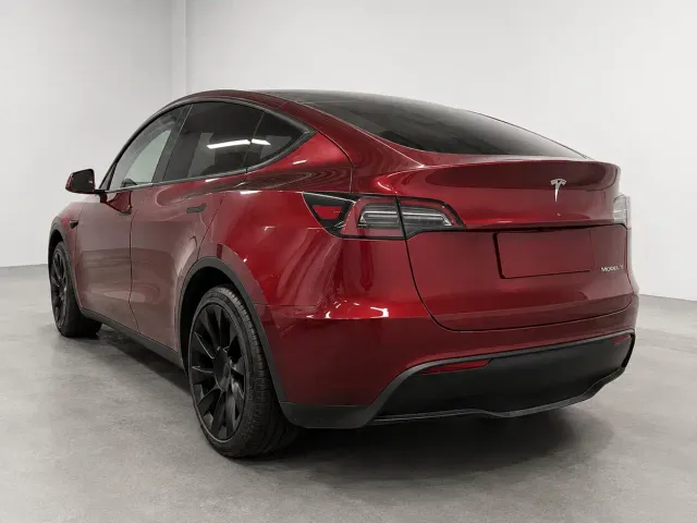 Tesla Model Y — Фото автомобиля 7