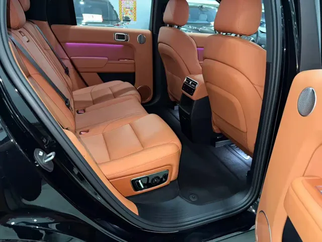 Li Auto L7 — Фото автомобиля 11