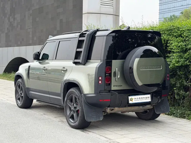 Land Rover Defender — Фото автомобиля 6