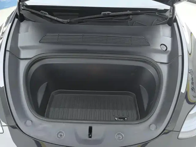 Tesla Model Y — Фото автомобиля 10