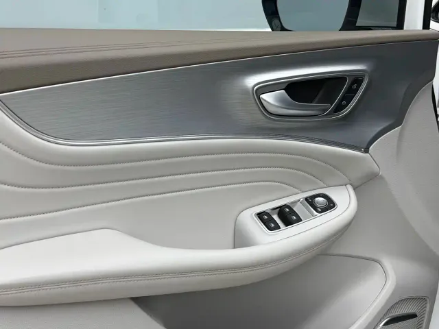 Roewe iMAX8 — Фото автомобиля 15