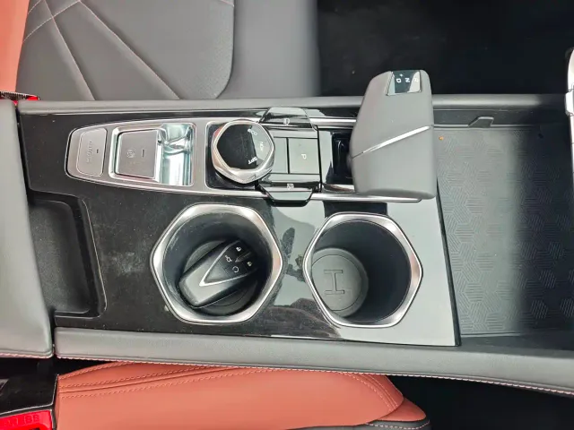 Changan Eado — Фото автомобиля 13