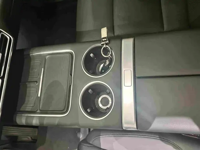 Li Auto L8 — Фото автомобиля 9