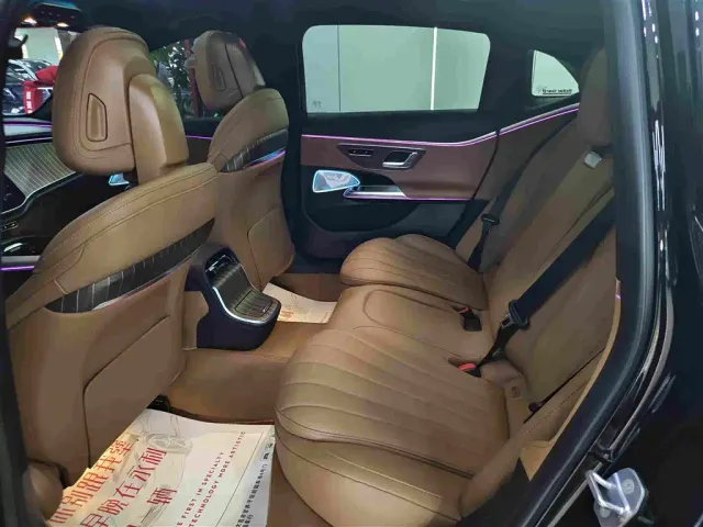 Mercedes-Benz E-Class — Фото автомобиля 8