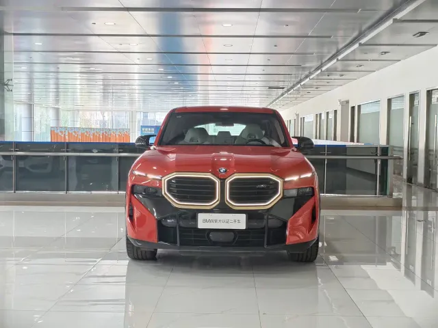 BMW XM — Фото автомобиля 3