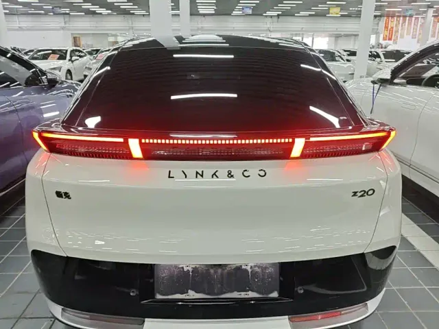 Lynk & Co Z20 — Фото автомобиля 5