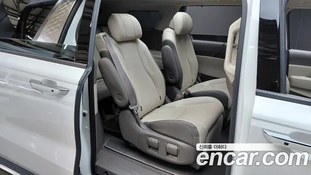 Kia Carnival Generation 4 — Фото автомобиля 16