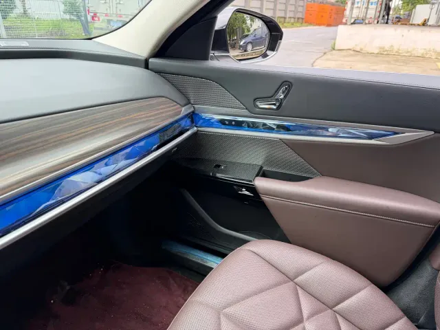 BMW 7 Series — Фото автомобиля 6