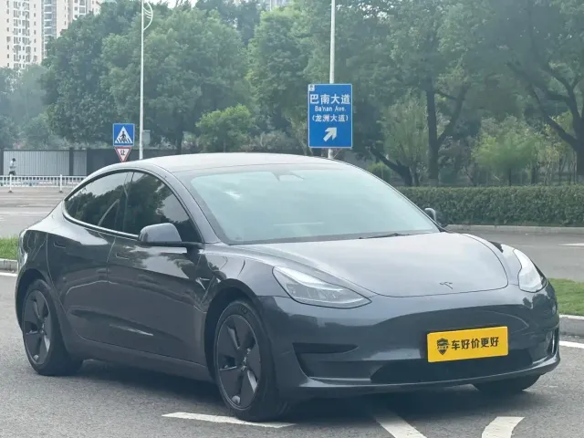 Tesla Model 3 — Фото автомобиля 3