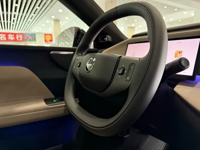 Volvo XC70 Plug-in Hybrid — Фото автомобиля 12