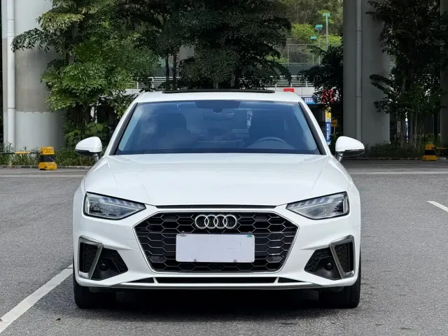 Фотография автомобиля — Audi A4L