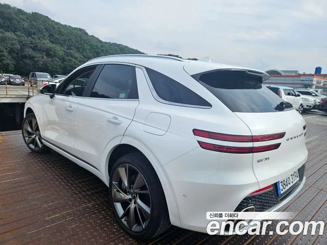 Genesis GV70 — Фото автомобиля 4