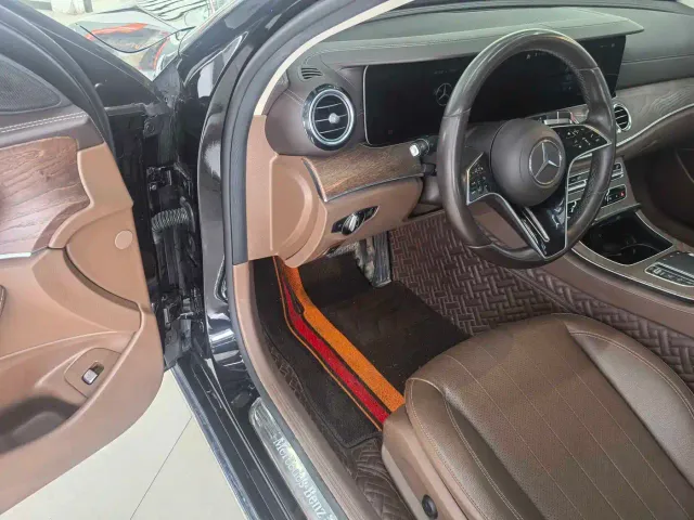 Mercedes-Benz E-Class — Фото автомобиля 10